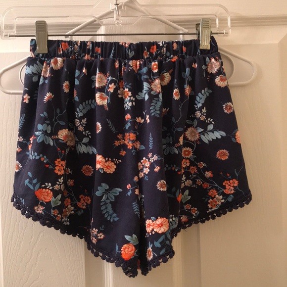Flower-printed flowy shorts - Picture 4 of 4
